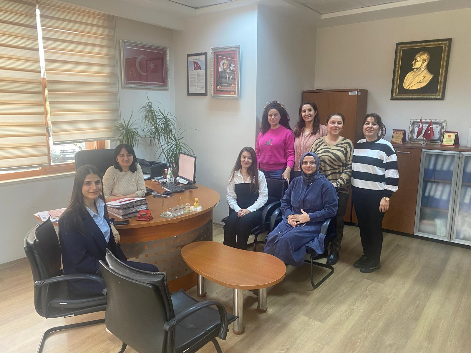 Aile Danışmanlığı Birimimiz,Toroslar SYDV personellerine yönelik “Aile Danışmanlığı, Bireysel Danışmanlık, Boşanma Süreci Danışmanlığı, Evlilik Öncesi Danışmanlığının kapsamları ve içeriği” konularında tanıtım çalışmasında bulundu.