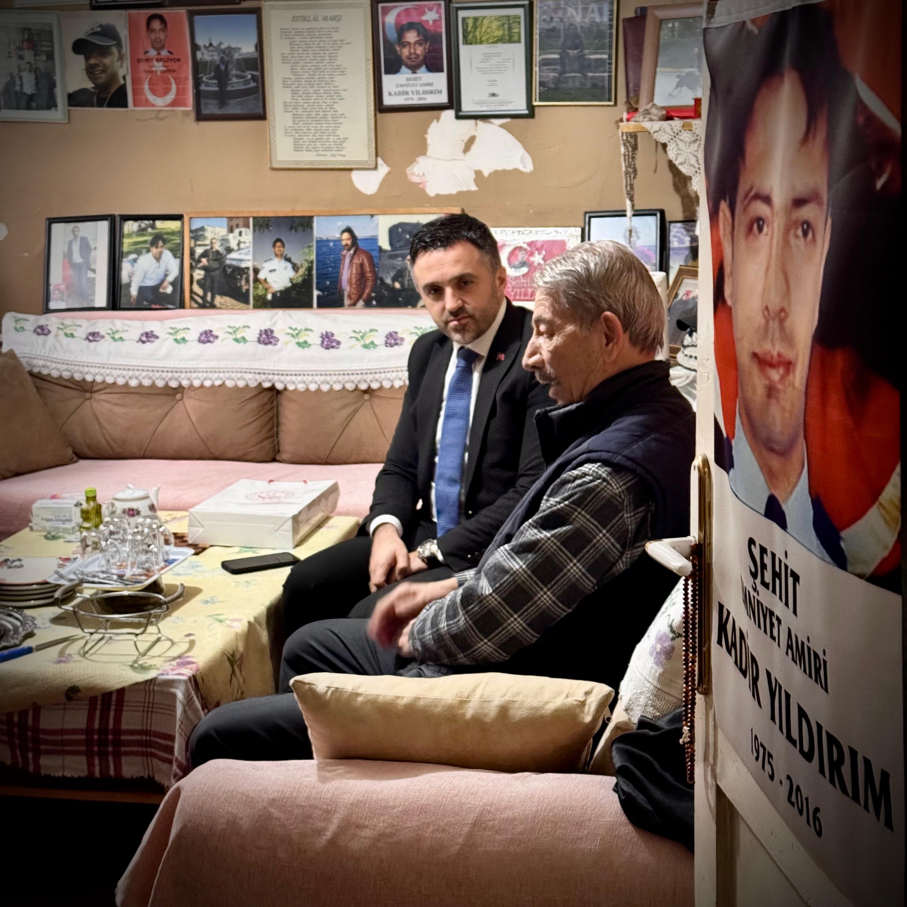 İl Müdürümüz Sn. Ömer TURAN, Şehit Polis Amiri Kadir YILDIRIM 'ın kıymetli ailesine ve hanesine ziyaret gerçekleştirmiştir.