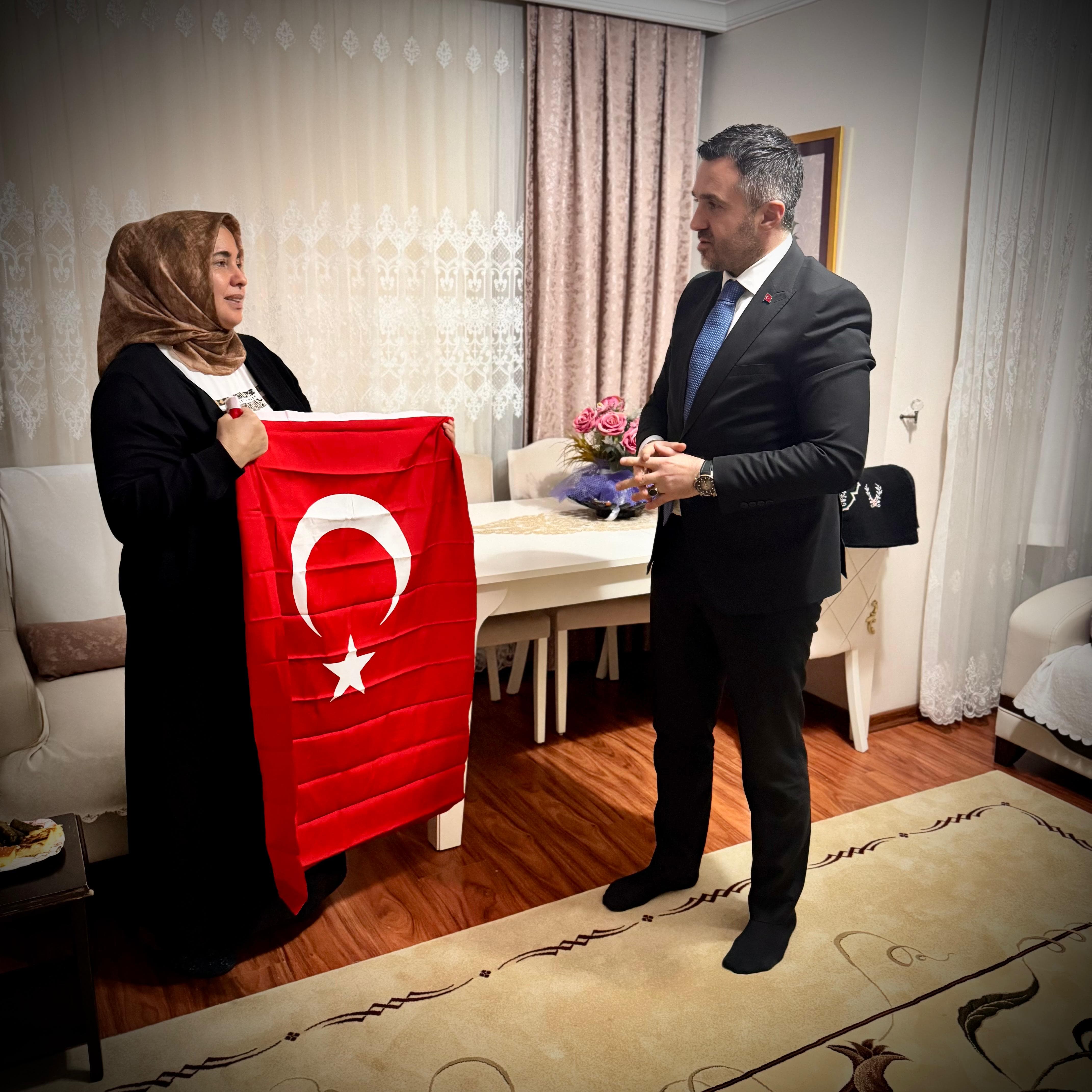 İl Müdürümüz Sn. Ömer TURAN, Şehit Ahmet DOKUYUCU 'nun kıymetli ailesine ve hanesine ziyaret gerçekleştirmiştir.