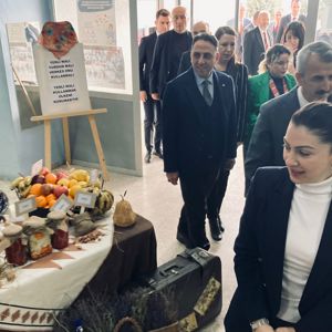 Vali Yunus SEZER Yerli Malı Haftası etkinliklerinde Çocuk Sitesinde kalan çocuklarla bir araya geldi. - fotoğraf 1