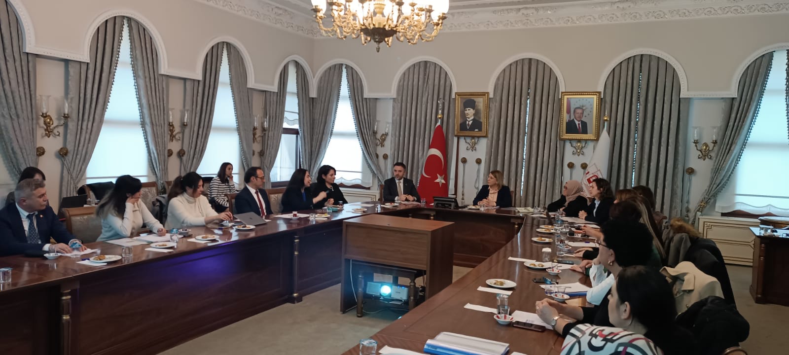 Vali Yardımcısı Sn. Serap ÖZMEN ÇETİN başkanlığında, İl Müdürümüz Sn. Ömer TURAN ile Kadına Yönelik Şiddetle Mücadele İstanbul İl Eylem Planı Toplantısı gerçekleştirilmiştir.