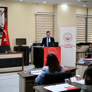 “Ailenin Korunması ve Güçlendirilmesi Vizyon Belgesi” ile “Ulusal Eylem Planı” kapsamında  İl Koordinasyon Toplantısı Gerçekleştirildi - fotoğraf 1