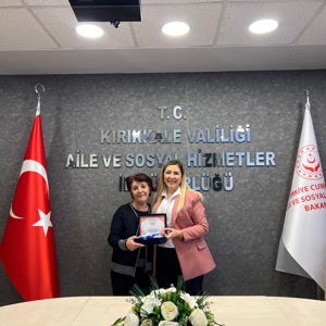 İl Müdürümüz Sayın Çiğdem AÇIKYILDIZ KAZEL, Kahraman Şehitlerimizin kıymetli aileleri ile bir araya geldiler. - fotoğraf 3