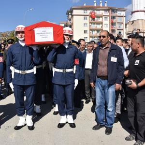 Bilecik Şehit Piyade Uzman Çavuş Abdulhamit BİLGEN’i Son Yolculuğuna Uğurladı - fotoğraf 4