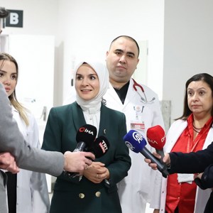 Aile ve Sosyal Hizmetler Bakanımız Göktaş, yeni yılın ilk bebeklerini ziyaret etti - fotoğraf 5