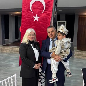 Sayın Valimiz Ali Hamza Pehlivan eşi Yıldız Pehlivan ,  Aile ve Sosyal Hizmetler İl Müdürümüz Naci Yılmaz ve eşleri ve il protokolü ile birlikte , Valiliğimizin himayesinde, ilgili kurumların katkılarıyla  çocuklarımız için sünnet töreni düzenlendi. @tcailesosyal - fotoğraf 1