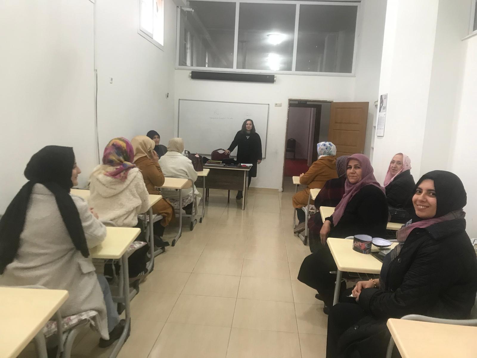 #YenişehirShm Egitim Danışmanlık Birimi  tarafindan Hz. Hızır Camii cemaati kadınlarına 'Aile içi iletişim ve teknoloji ve madde bağımlılığın' da iletişim ile çözüm süreci ile ilgili eğitimler verildi.