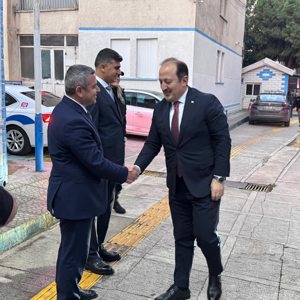 Sn. Valimiz Ali Hamza Pehlivan, eşi Yıldız Pehlivan hanımefendi ve İl Protokolümüz ile birlikte müdürlüğümüze bağlı devletimizin himayesi altında bulunan evlatlarımızın yeni yılını kutladı, sağlık, hayır ve iyiliklerle dolu bir yıl olmasını temenni etti. - fotoğraf 2