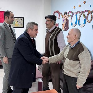 Hizmet kalitemizi ve standardımızı yükseltmek için denetim ve rehberlik çalışmalarımız devam ediyor. Bu kapsamda iI Müdürümüz Naci YILMAZ  Erdemli Huzurevini ziyaret etti. - fotoğraf 1
