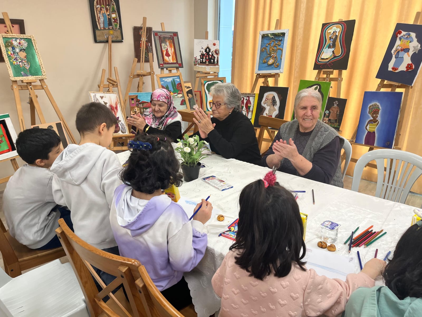 Sultangazi Huzurevi Sakinlerimiz, Bakanlığımızın "Torunum Olur Musun?" Projesi Kapsamında Atatürk Çocuk Evleri Koordinasyon Merkezimizde Çocuklarımız ile Bir Araya Gelmiştir.