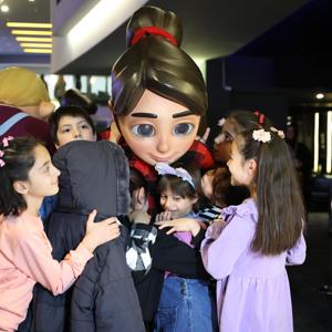 Bakanımız Göktaş, devlet himayesindeki çocuklarla "Rafadan Tayfa: Kapadokya" filmini izledi - fotoğraf 4