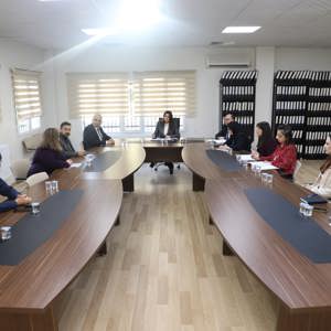 BAKANLIĞIMIZ KADININ STATÜSÜ GENEL MÜDÜRÜMÜZ SN. SÜREYYA ERKAN VE BERABERİNDEKİ UZMANLARIMIZI ADANAMIZDA AĞIRLADIK - fotoğraf 1