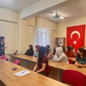 İl Müdürlüğümüze bağlı Sosyal Hizmet Merkezlerimiz tarafından Üniversitelerde öğrenim gören ve KYK yurtlarında kalan öğrencilere yönelik eğitimlerimiz düzenli olarak devam ediyor.  - fotoğraf 3