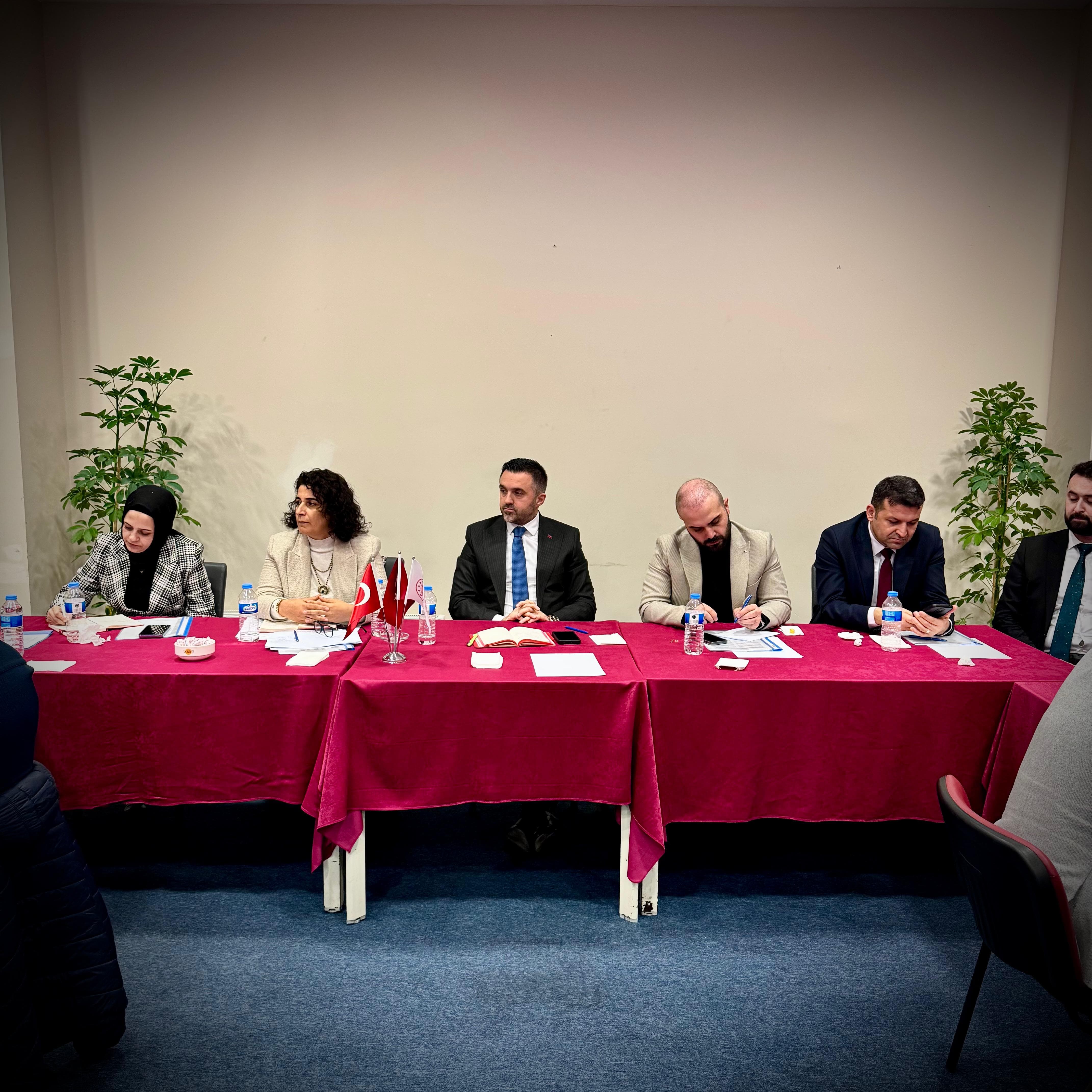 İl Müdürümüz Sn. Ömer TURAN başkanlığında, İl Müdür Yardımcılarımız ve Sosyal Hizmet Merkezi Müdürlerimizle değerlendirme toplantısı yapılmıştır.