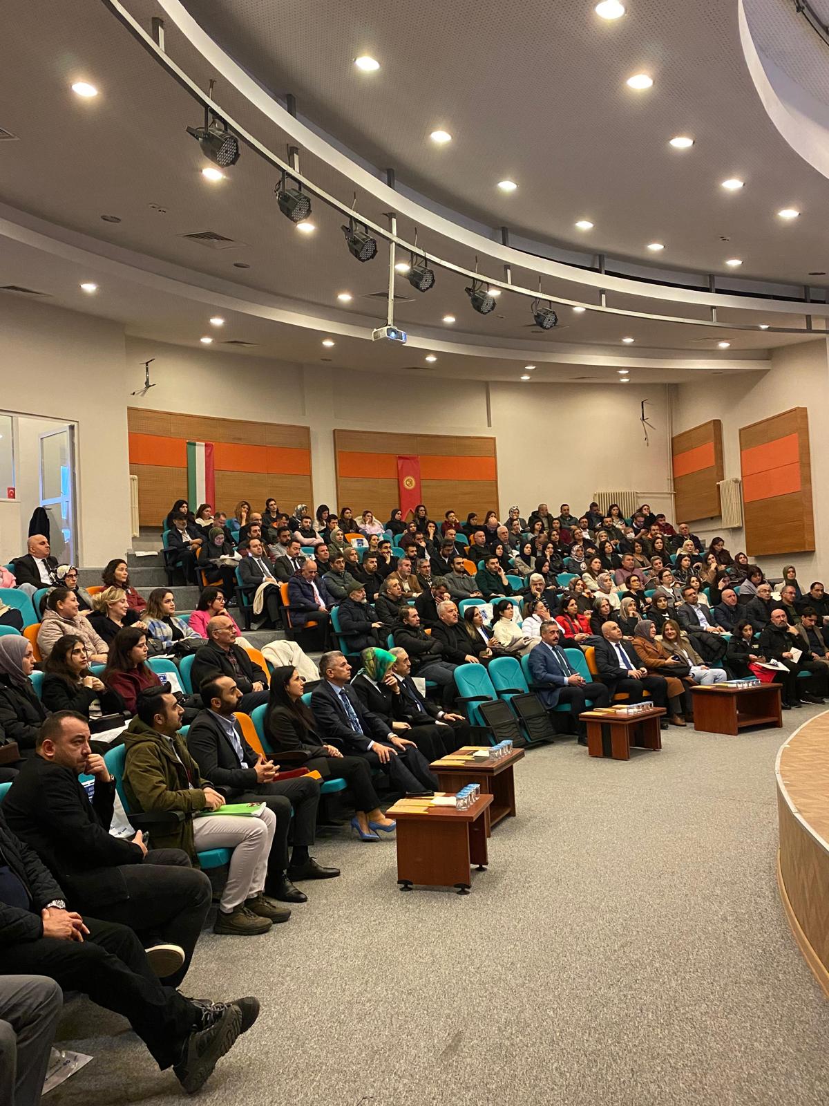 İl Müdürlüğümüze Bağlı Sosyal Hizmet Merkezlerimiz Tarafından İlimiz Genelindeki Okullarda Düzenlediğimiz Eğitimlerimiz Düzenli Olarak Devam Ediyor.