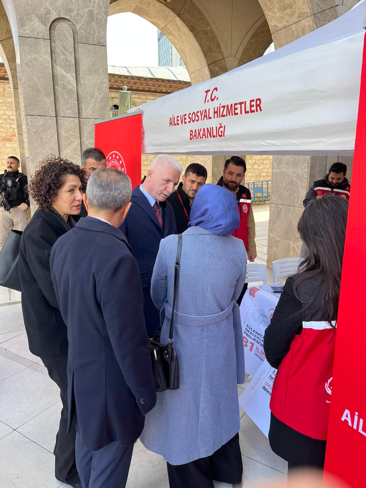 2025 Aile Yılı kapsamında Evlilik Kredisi, Doğum Yardımları, Mobil Sosyal Hizmet sunumu ile Hizmet Modellerimize ilişkin tanıtım, bilgilendirme eğitimlerimize başladık.