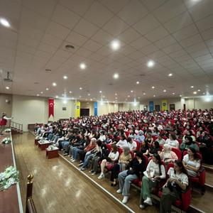 Üniversite Öğrencilerine Yönelik “Türkiye Bağımlılıklar ile Mücadele”  Eğitimi Programları Tamamlandı - fotoğraf 10