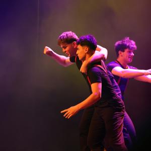 Emine Erdoğan Hanımefendi ve Bakanımız Göktaş, devlet himayesindeki çocukların sahnelediği "Altın Çağ" oyununu izledi - fotoğraf 7
