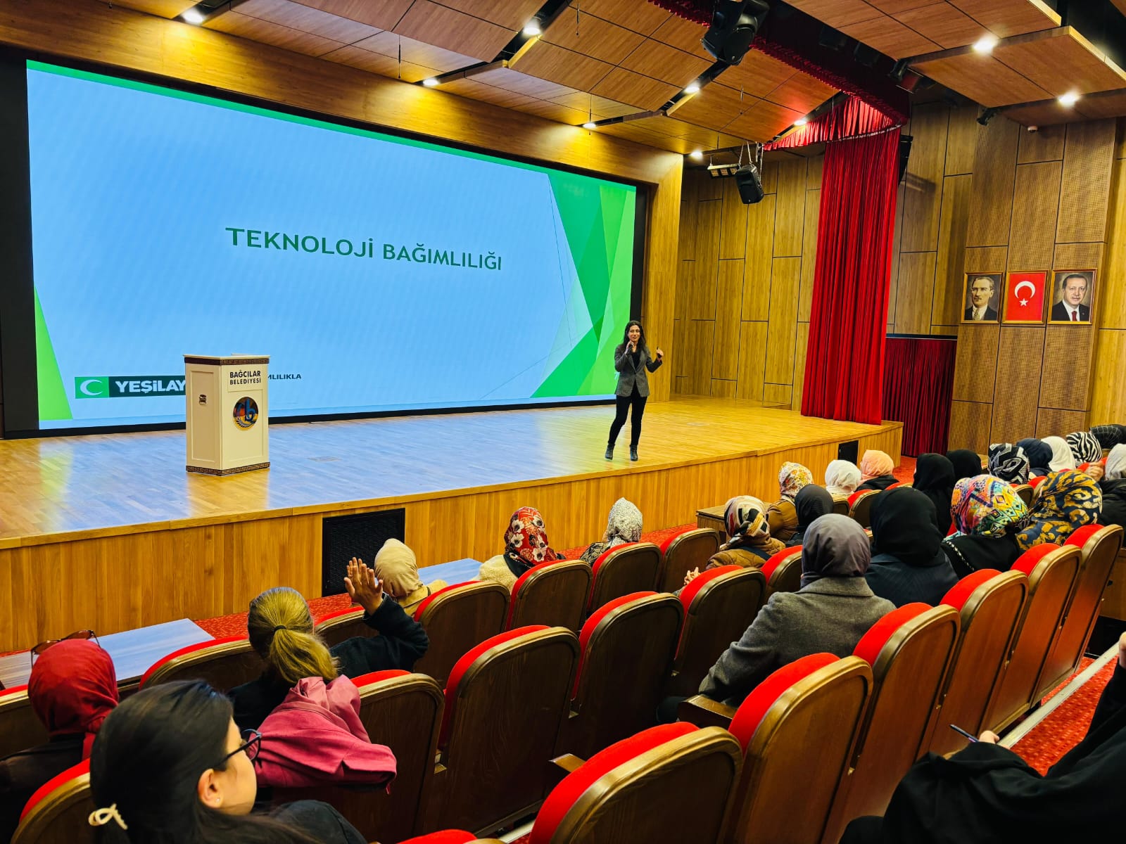 İl Müdürlüğümüze bağlı Sosyal Hizmet Merkezlerimiz tarafından ilimiz genelinde bağımlılıkla mücadele konusunda farkındalık eğitimlerimiz devam ediyor. 