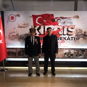 İl Müdürlüğümüz koordinasyonunda çok kıymetli Muharip Gazilerimiz, Şehit yakınlarımız  ile beraber “Kıbrıs Barış Harekâtı’nın 50. Yılı Sergisi” ziyaret edilmiştir. - fotoğraf 2