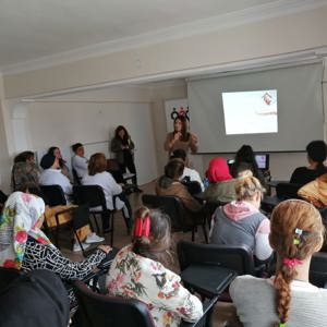 “Aile Eğitim Programları” Kapsamında Eğitimler Devam Ediyor - fotoğraf 1