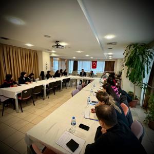 İl Müdürümüz Sn. Ömer TURAN başkanlığında Aile ve Toplum Hizmetleri ve Şehit Yakınları ve Gazi Hizmetleri Birimlerimiz ile 2025 Aile Yılı değerlendirme toplantısı gerçekleştirilmiştir. - fotoğraf 2