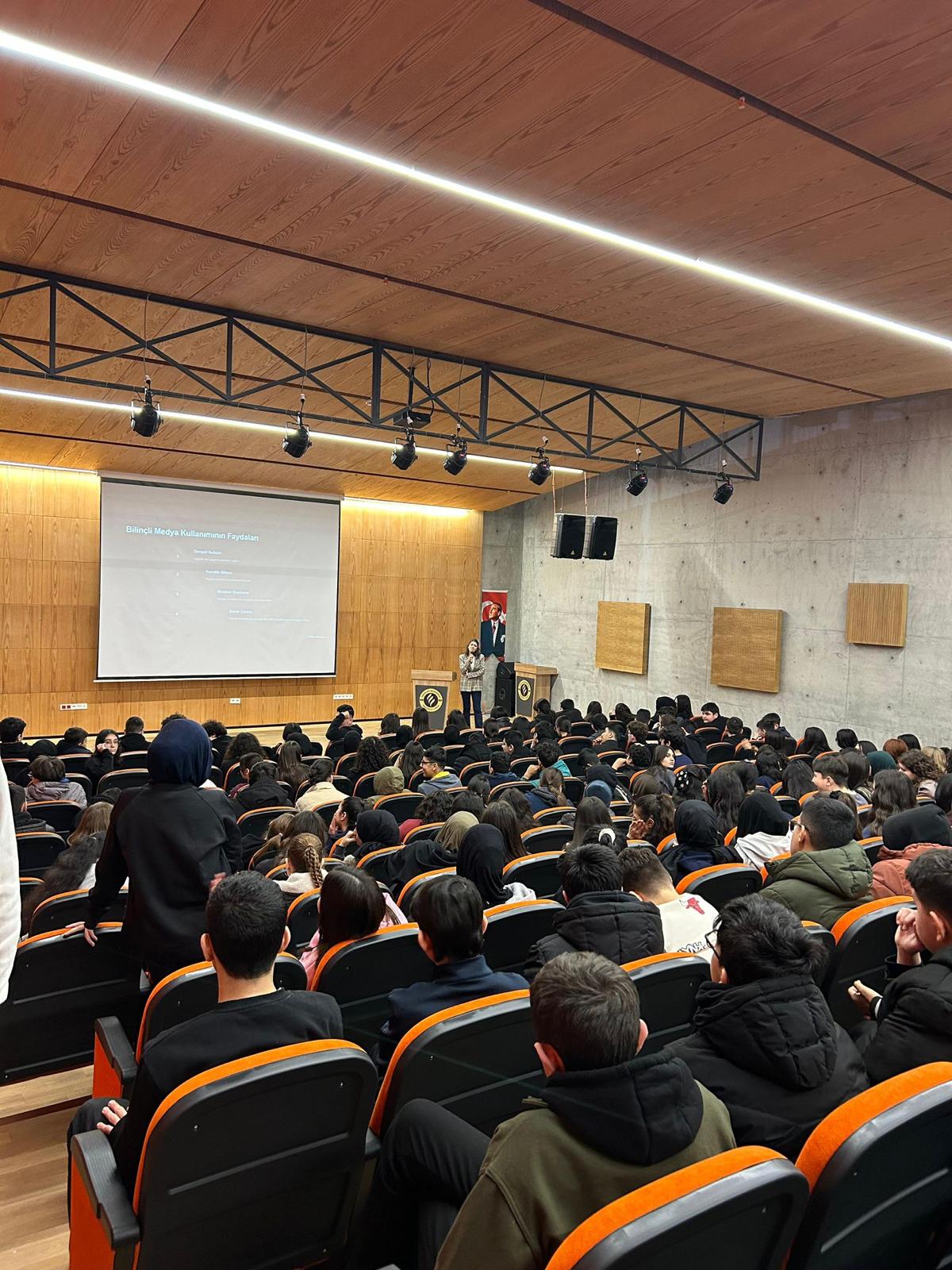 İl Müdürlüğümüze Bağlı Sosyal Hizmet Merkezlerimiz Tarafından İlimiz Genelindeki Okullarda Düzenlediğimiz Eğitimlerimiz Düzenli Olarak Devam Ediyor.