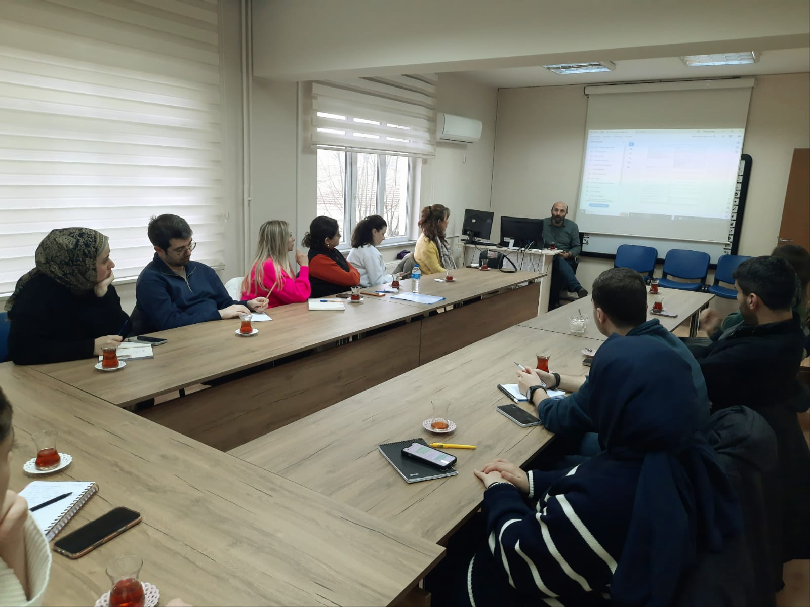 Bakım Sonrası Rehberlik ve İzleme Birimi, Koruyucu Aile Birimi personellerine, koruma ve bakım altında olan çocuklarımıza yönelik "Yaşam Becerileri/ Kariyer Danışmanlığı" eğitimi verildi.