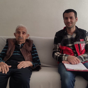 Aziz Şehitlerimizin yakınlarını ve Kıymetli Gazilerimizi ziyaret etmeye devam etmektedir. - fotoğraf 1