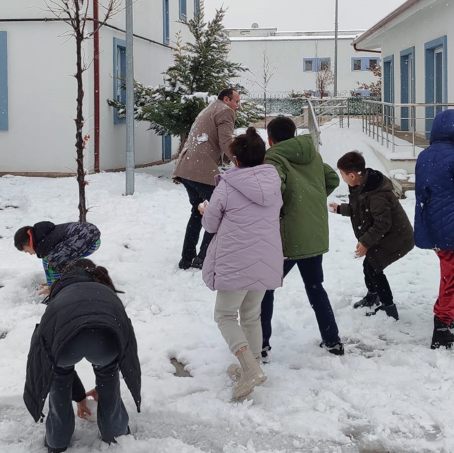 ❄️Bugün Kurumlarımızda Kartopu Savaşı Günüydü! - fotoğraf 1