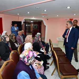 Valimiz Sayın Cüneyit Orhan TOPRAK Dr. İsmail Işık Huzurevi Yaşlı Bakım ve Rehabilitasyon Merkezimizi Ziyaret Etti - fotoğraf 1