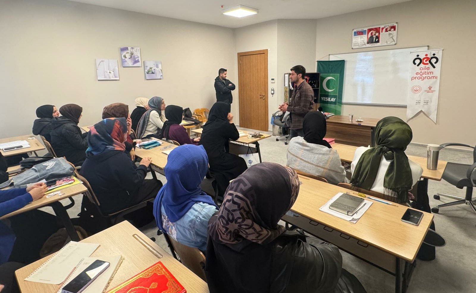 "Azize Nasıroğlu Kız Kuran Kursu kursiyerlerine Türkiye Bağımlılıkla Mücadele Eğitimi"