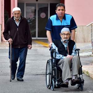 Valimiz Sayın Cüneyit Orhan TOPRAK Dr. İsmail Işık Huzurevi Yaşlı Bakım ve Rehabilitasyon Merkezimizi Ziyaret Etti - fotoğraf 3