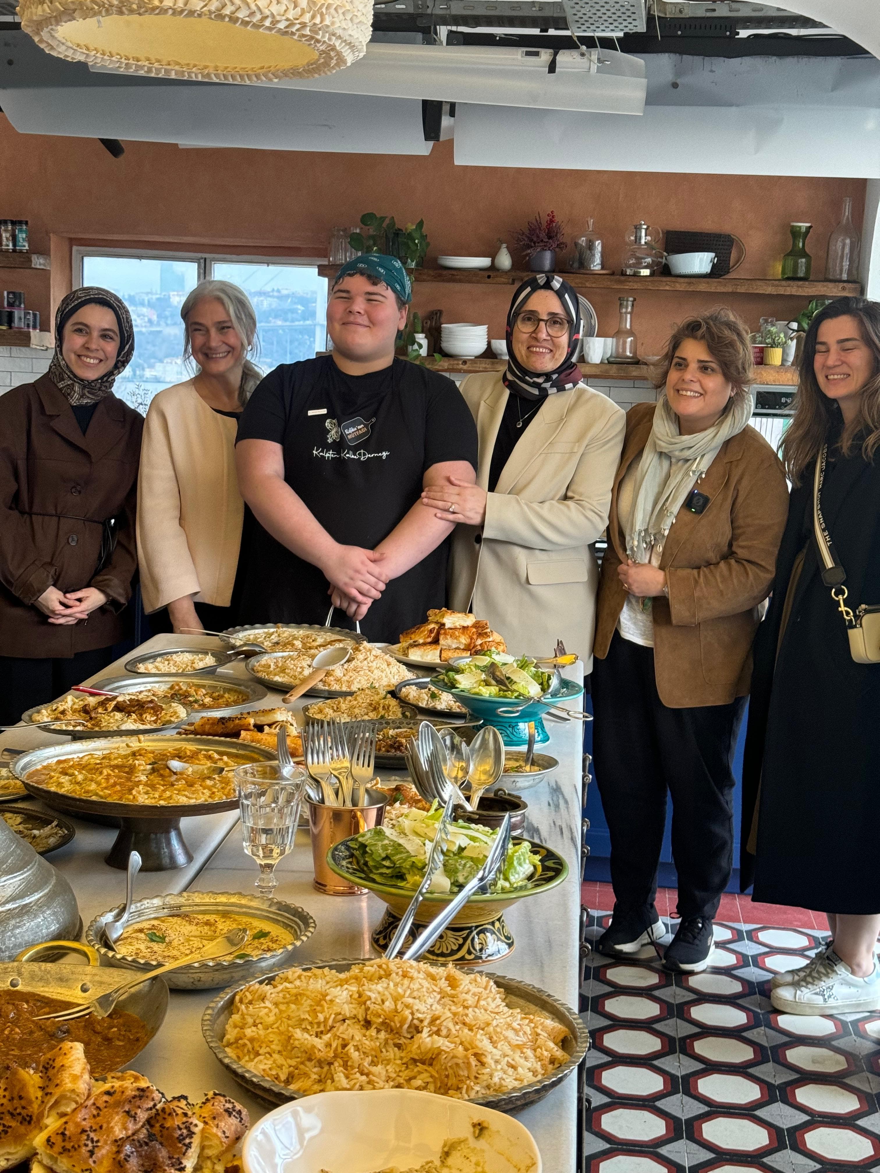 Atatürk Çocuk Evleri Koordinasyon Merkezi Müdürlüğünün 16 Çocuk Evinde başlattığı “Yemekteyiz” yarışması, tüm evlerden birincilerin belirlenmesiyle “Final” aşamasına ulaştı.