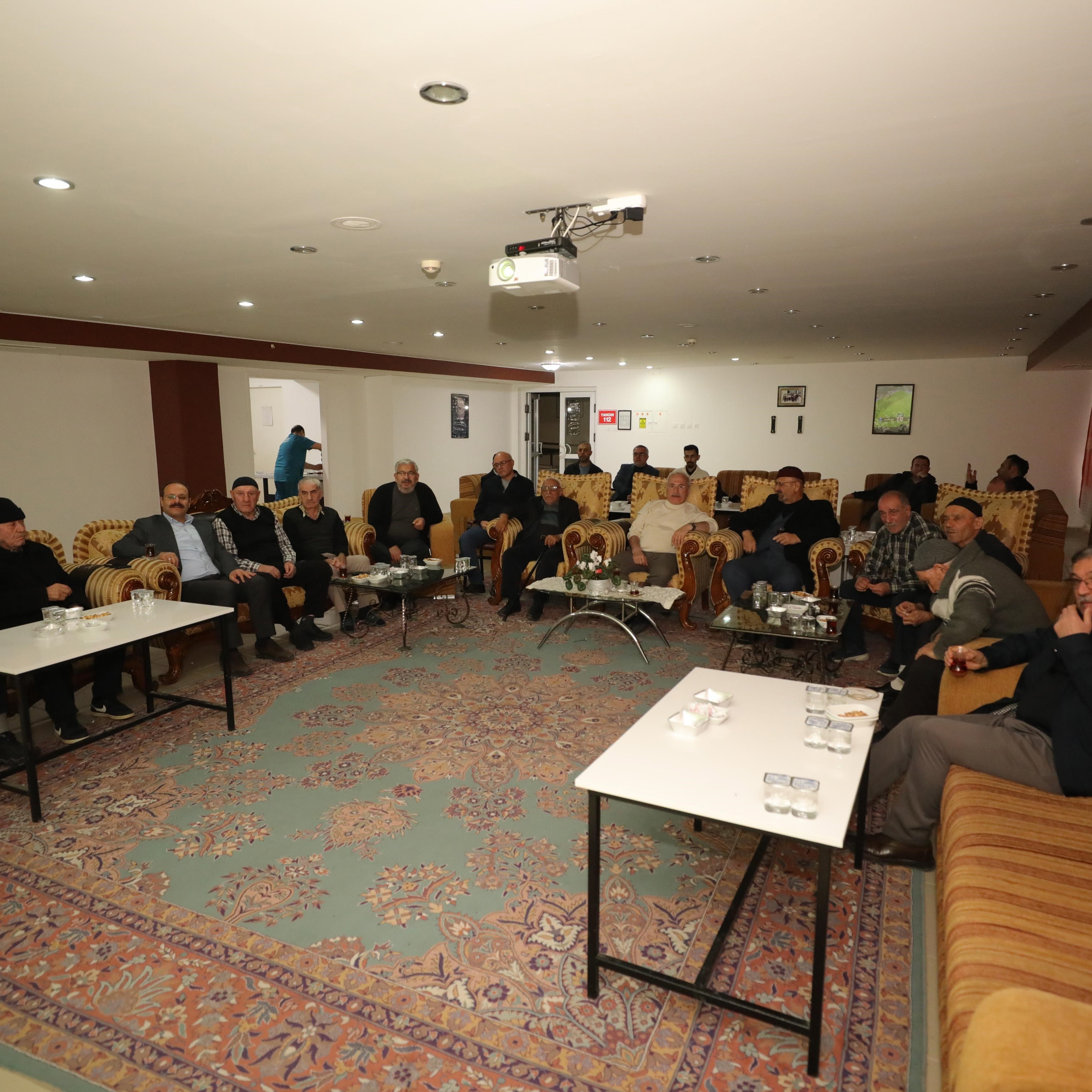 Aile Yılı’nda Sayın Valimizin Büyüklerimize Ziyareti: Sevgi, Sohbet ve Futbol Keyfi! - fotoğraf 1