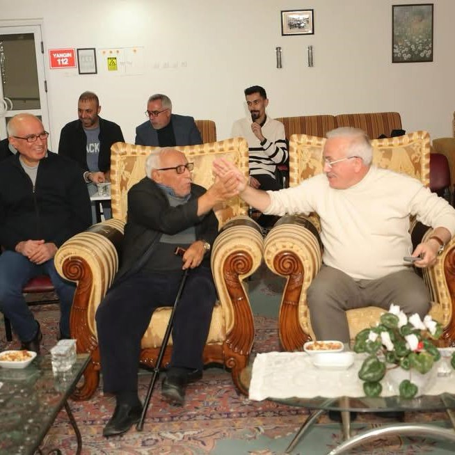 Aile Yılı’nda Sayın Valimizin Büyüklerimize Ziyareti: Sevgi, Sohbet ve Futbol Keyfi! - fotoğraf 6