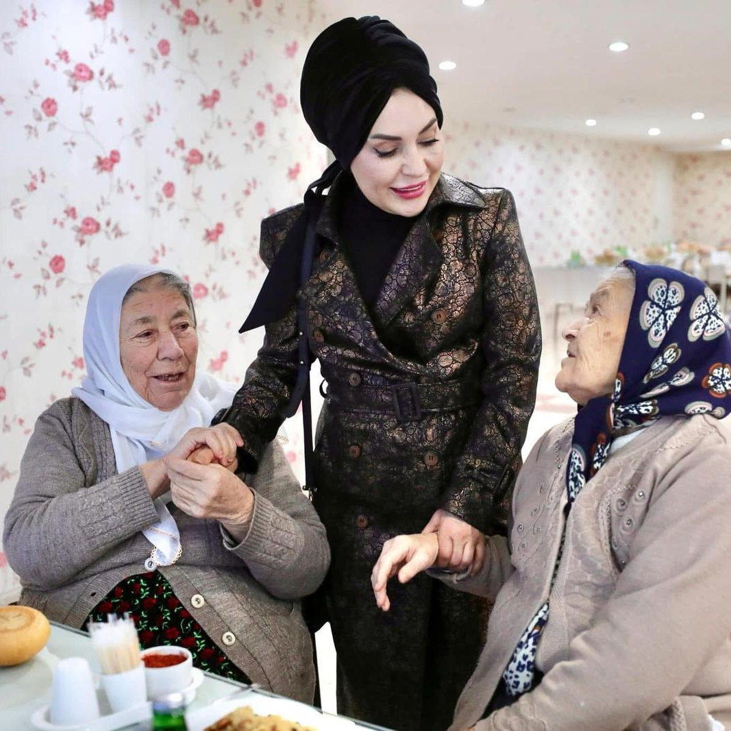 Aile Yılı’nda Sayın Valimizin Büyüklerimize Ziyareti: Sevgi, Sohbet ve Futbol Keyfi! - fotoğraf 10