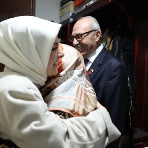 Aile ve Sosyal Hizmetler Bakanımız Göktaş'tan evliliklerinin 50. yılını kutlayan Küçük çiftine sürpriz ziyaret - fotoğraf 2