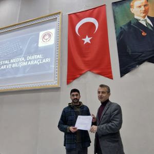 Kırklareli Üniversitesi Öğrencilerine Yönelik "Sosyal Medya, Dijital Oyunlar ve Bilişim Araçları" Eğitimi Düzenlendi. - fotoğraf 4