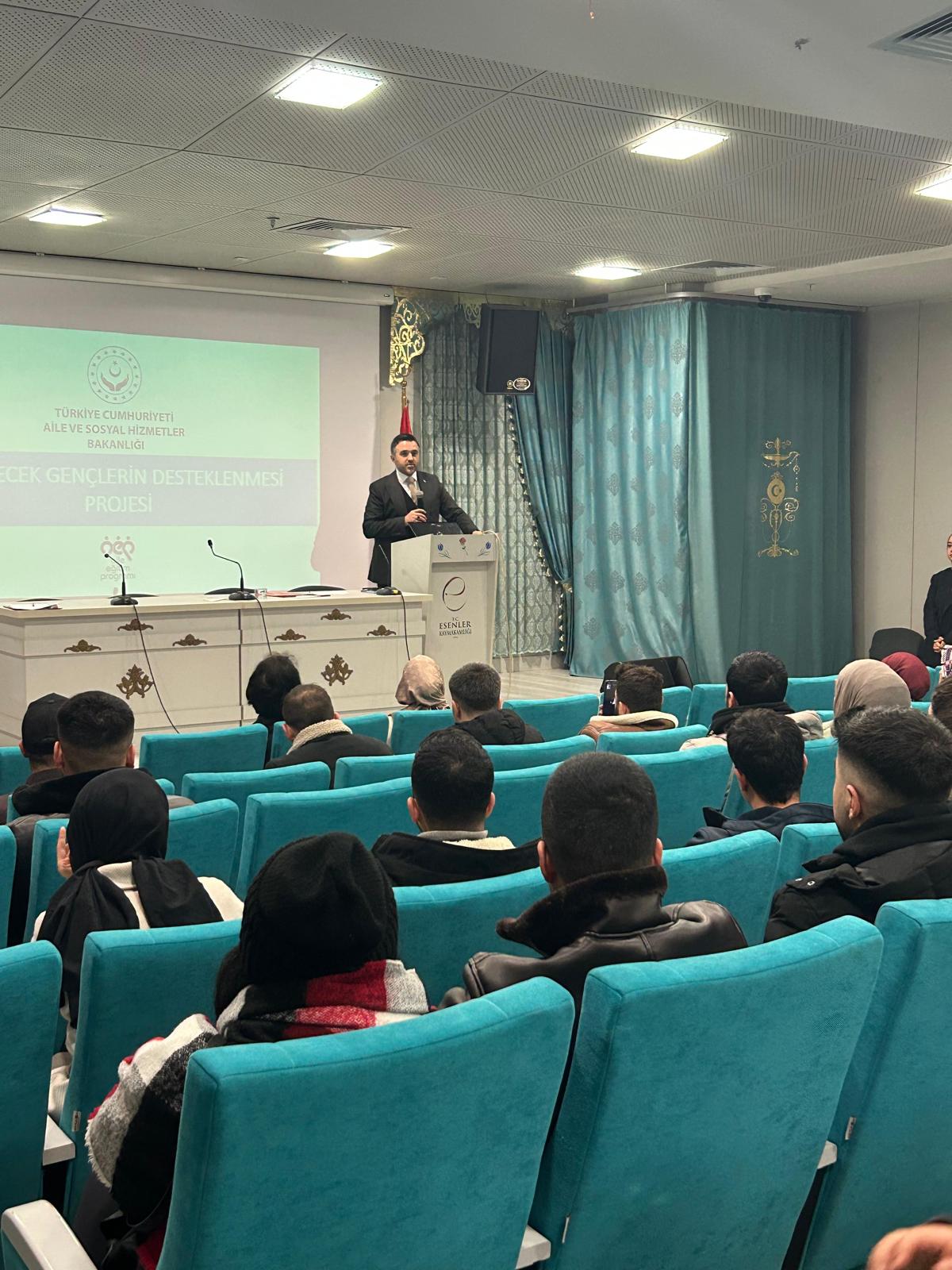 2025 Aile Yılı kapsamında Aile kurma yolunda ilk adımı atacak çiftlerimize İl Müdürümüz Sn. Ömer TURAN 'ın açılış konuşmaları ile 'Evlilik Öncesi Eğitim Programı' vermeye başladık. 