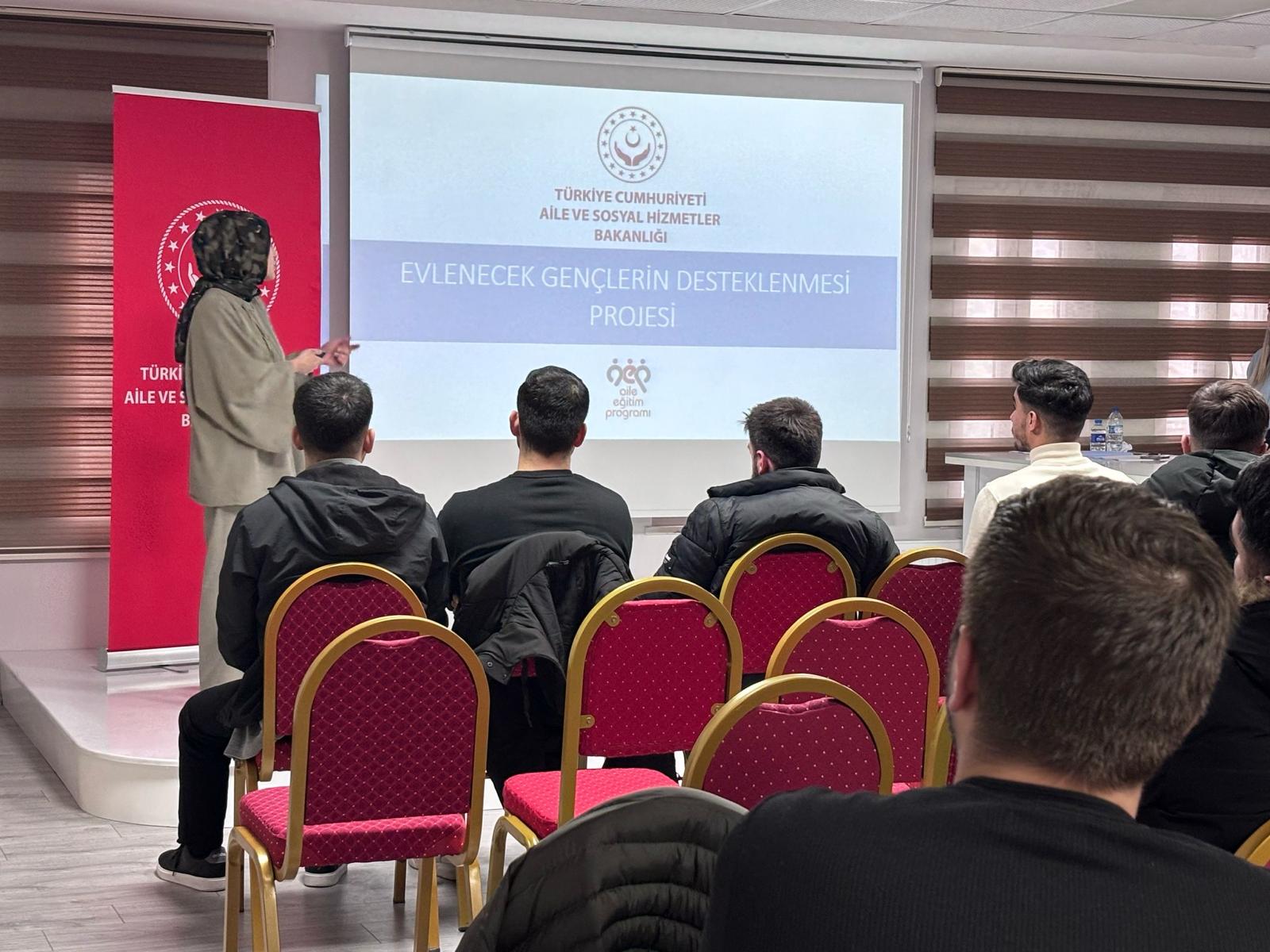 2025 Aile Yılı kapsamında Aile kurma yolunda ilk adımı atacak gençlerimize 'Evlilik Öncesi Eğitim Programı' kapsamında eğitimler vermeye devam ediyoruz. 