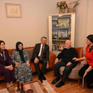 Aile Yılında 63 Yıllık Evli Çift Ziyaret Edildi - fotoğraf 2
