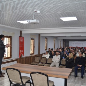 İlimizde “2025 yılı Türkiye Aile Yılı Söyleşileri” kapsamında düzenlenen “Engelli Hakları ve Erişilebilirlik" temalı program düzenlendi - fotoğraf 1