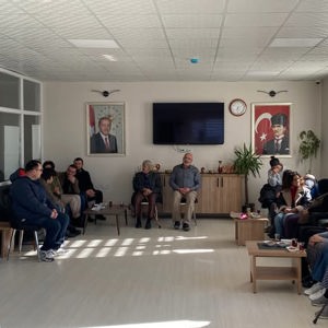 Nevşehir Hacı Bektaş Veli Üniversitesi Güzel Sanatlar Fakültesi öğrencileri Hacıbektaş Rıfat Kartal Huzurevi Müdürlüğümüzü ziyaret etti - fotoğraf 1