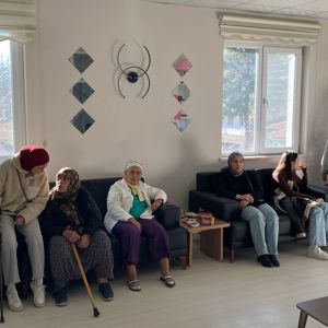 Nevşehir Hacı Bektaş Veli Üniversitesi Güzel Sanatlar Fakültesi öğrencileri Hacıbektaş Rıfat Kartal Huzurevi Müdürlüğümüzü ziyaret etti - fotoğraf 3