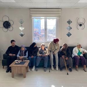 Nevşehir Hacı Bektaş Veli Üniversitesi Güzel Sanatlar Fakültesi öğrencileri Hacıbektaş Rıfat Kartal Huzurevi Müdürlüğümüzü ziyaret etti - fotoğraf 4