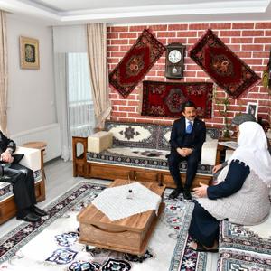 Vali Demiryürek, 2025 Aile Yılı’nda Uzun Yıllara Dayanan Aile Bağlarını Evlerinde Ziyaret Etti. - fotoğraf 1