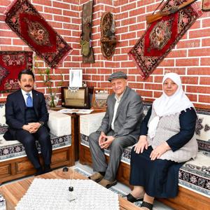 Vali Demiryürek, 2025 Aile Yılı’nda Uzun Yıllara Dayanan Aile Bağlarını Evlerinde Ziyaret Etti. - fotoğraf 2