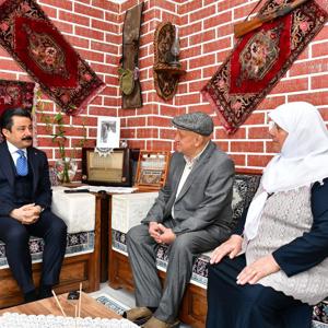 Vali Demiryürek, 2025 Aile Yılı’nda Uzun Yıllara Dayanan Aile Bağlarını Evlerinde Ziyaret Etti. - fotoğraf 3