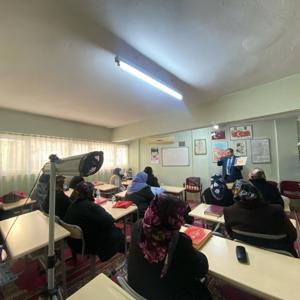 2025 "Aile Yılı" Etkinlikleri Kapsamında ilimiz Tevfikiye Kuran Kursunda annelere ” Tütün ve Madde Bağımlılığı “ konuların da eğitim verildi. - fotoğraf 1